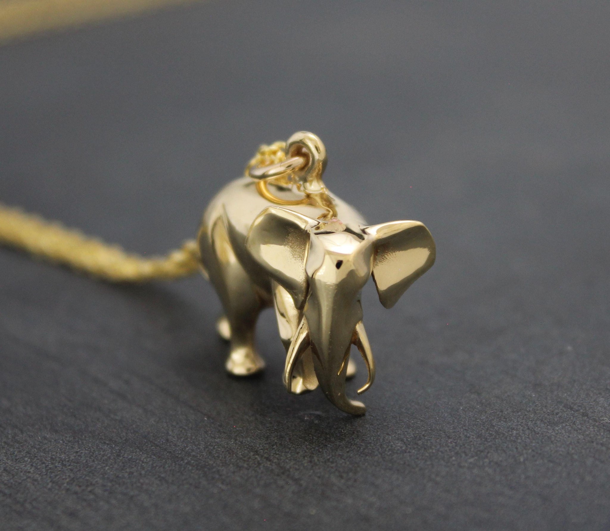elephant charm / pendant bronze