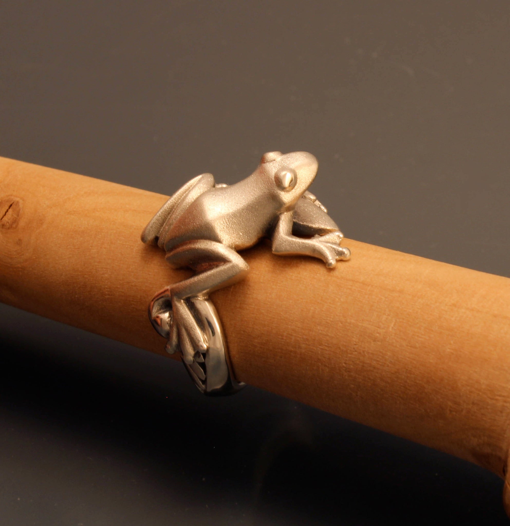 silver frog ring