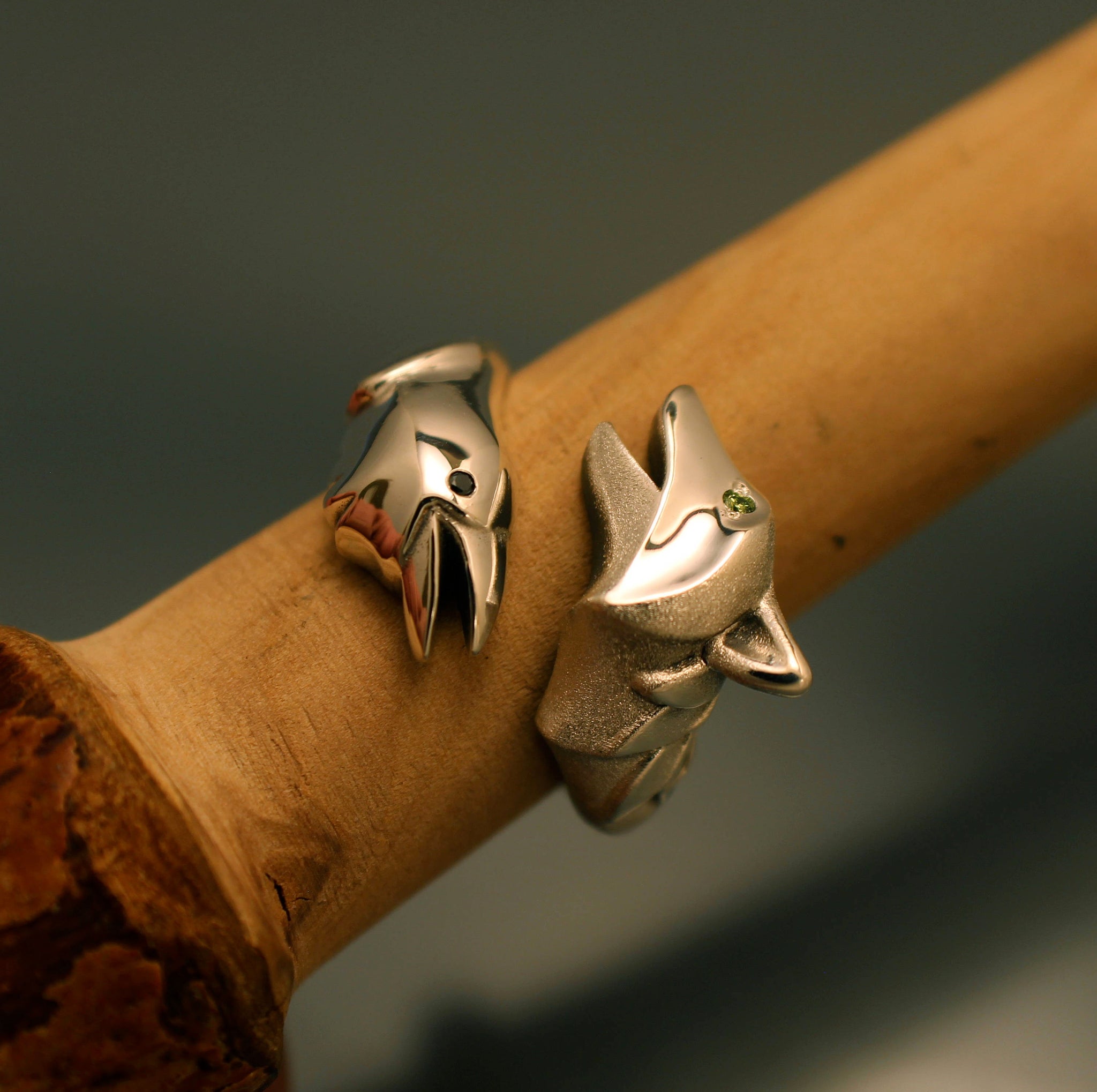 silver raven/wolf ring with diamond eyes