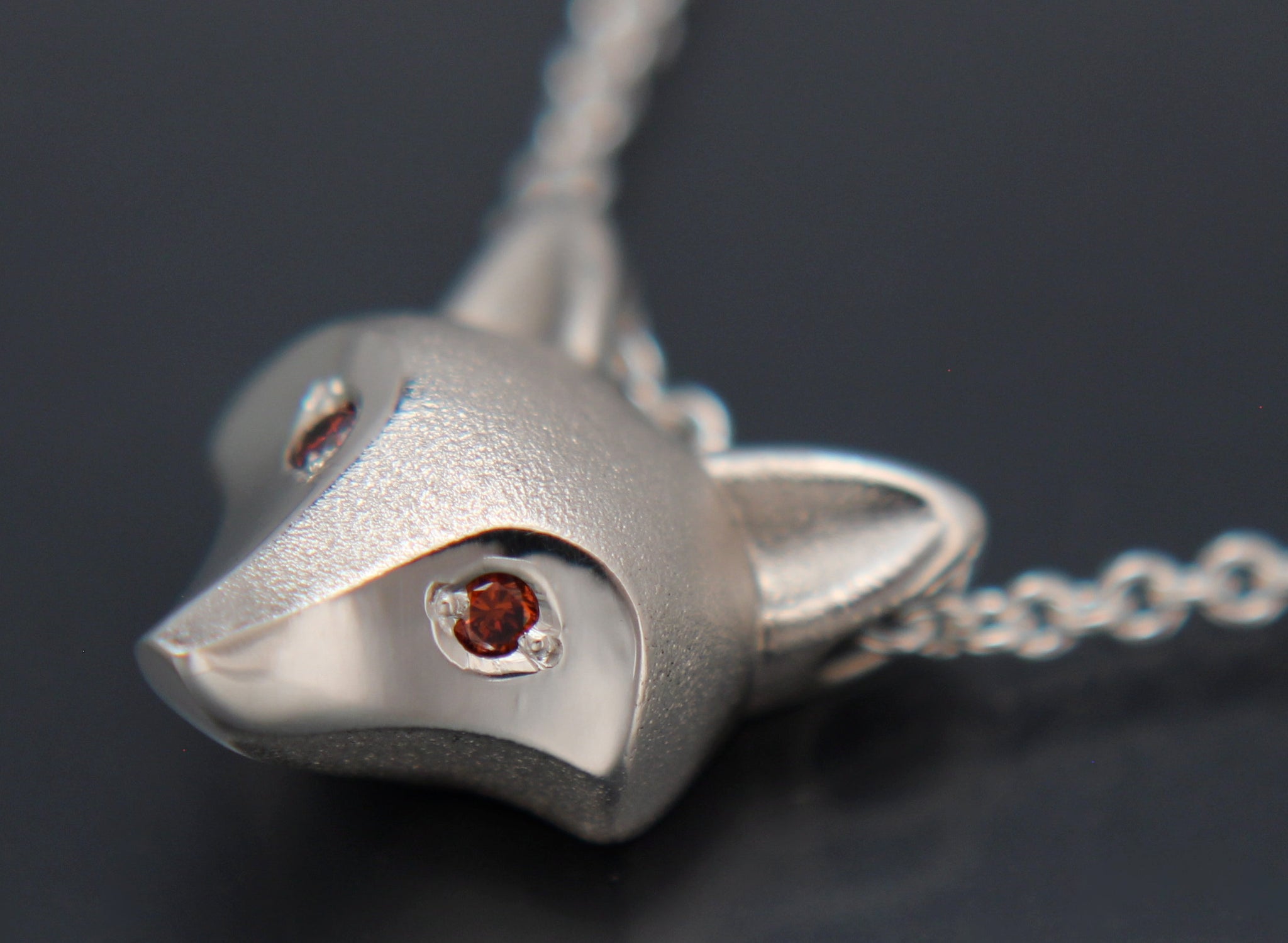 silver fox pendant with diamond eyes and chain satin finish,