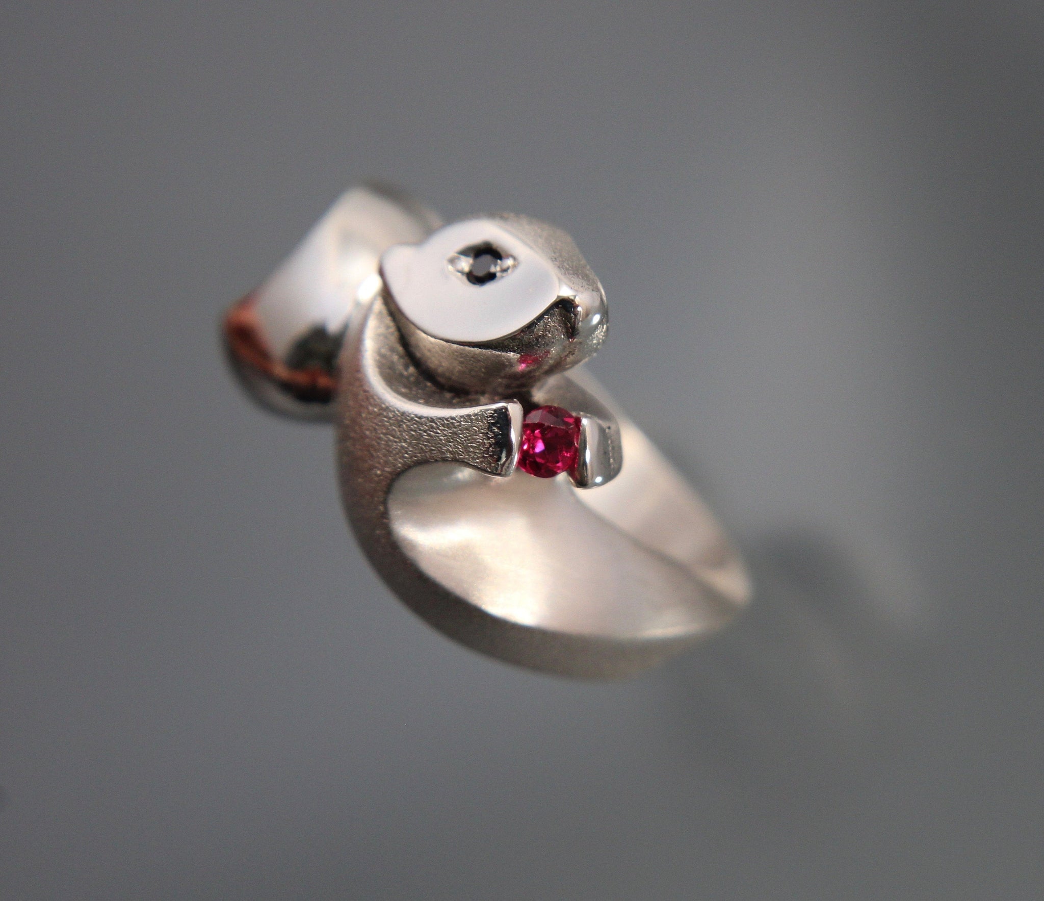 silver sea otter ring, with gemstone eyes