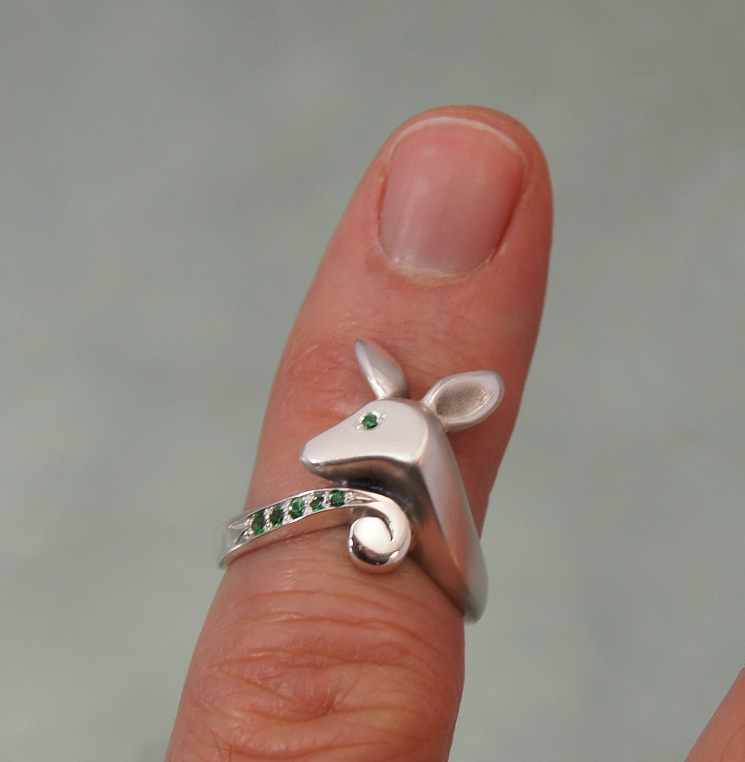 Fawn silver ring,  with green garnets