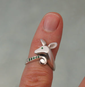 Fawn silver ring,  with green garnets