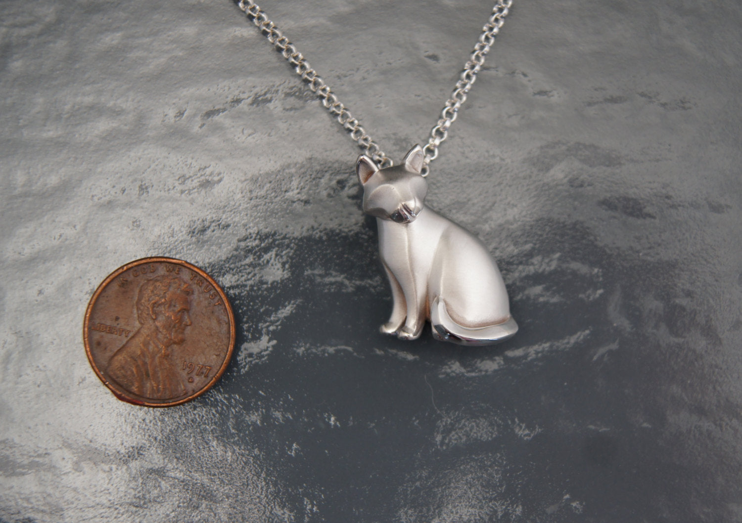 silver sitting cat pendant