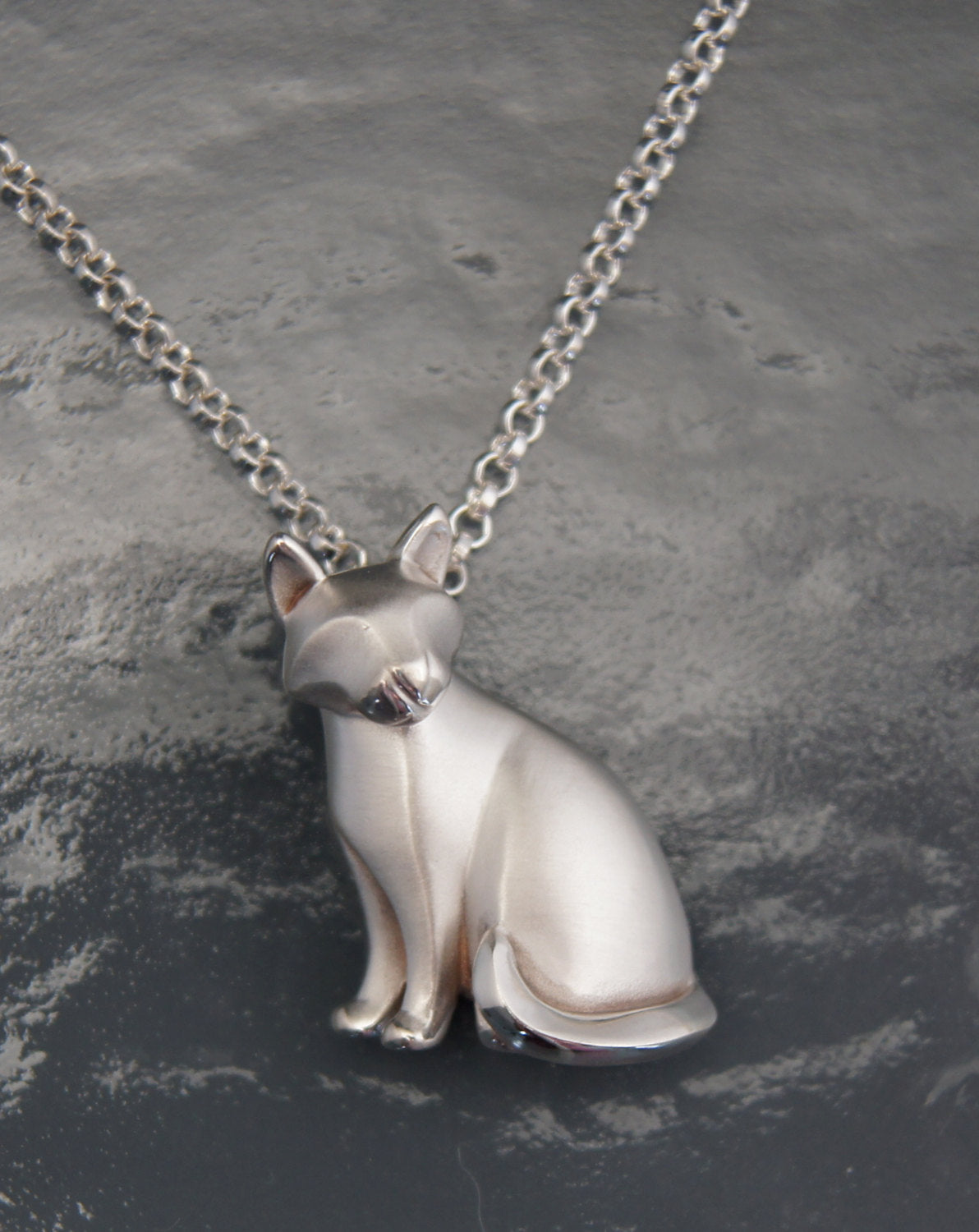 silver sitting cat pendant