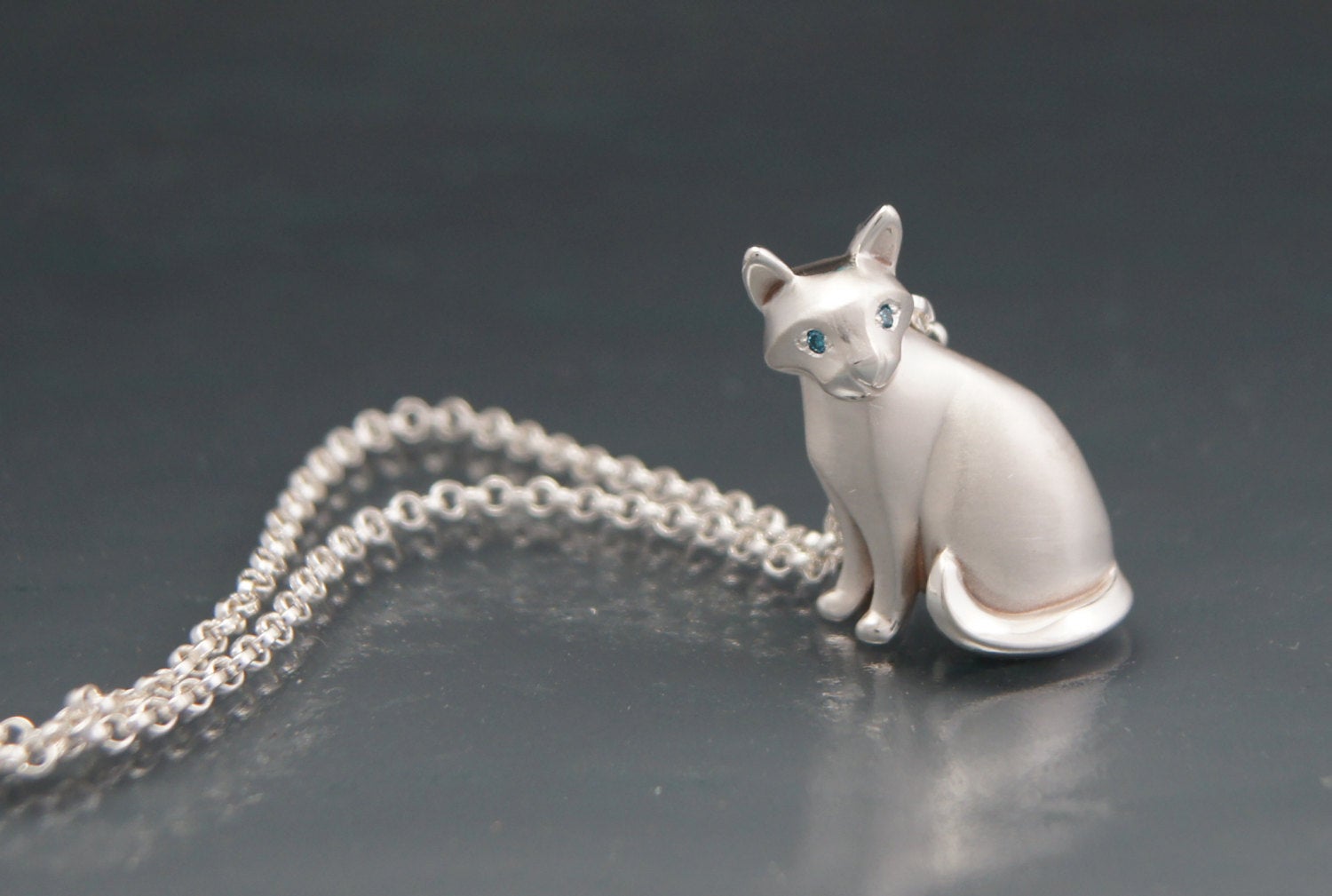 silver sitting cat pendant, with diamond eyes
